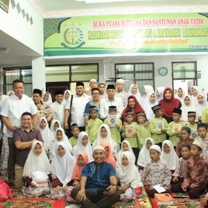 Buka Bersama Kejari Labuhanbatu dengan Anak Yatim