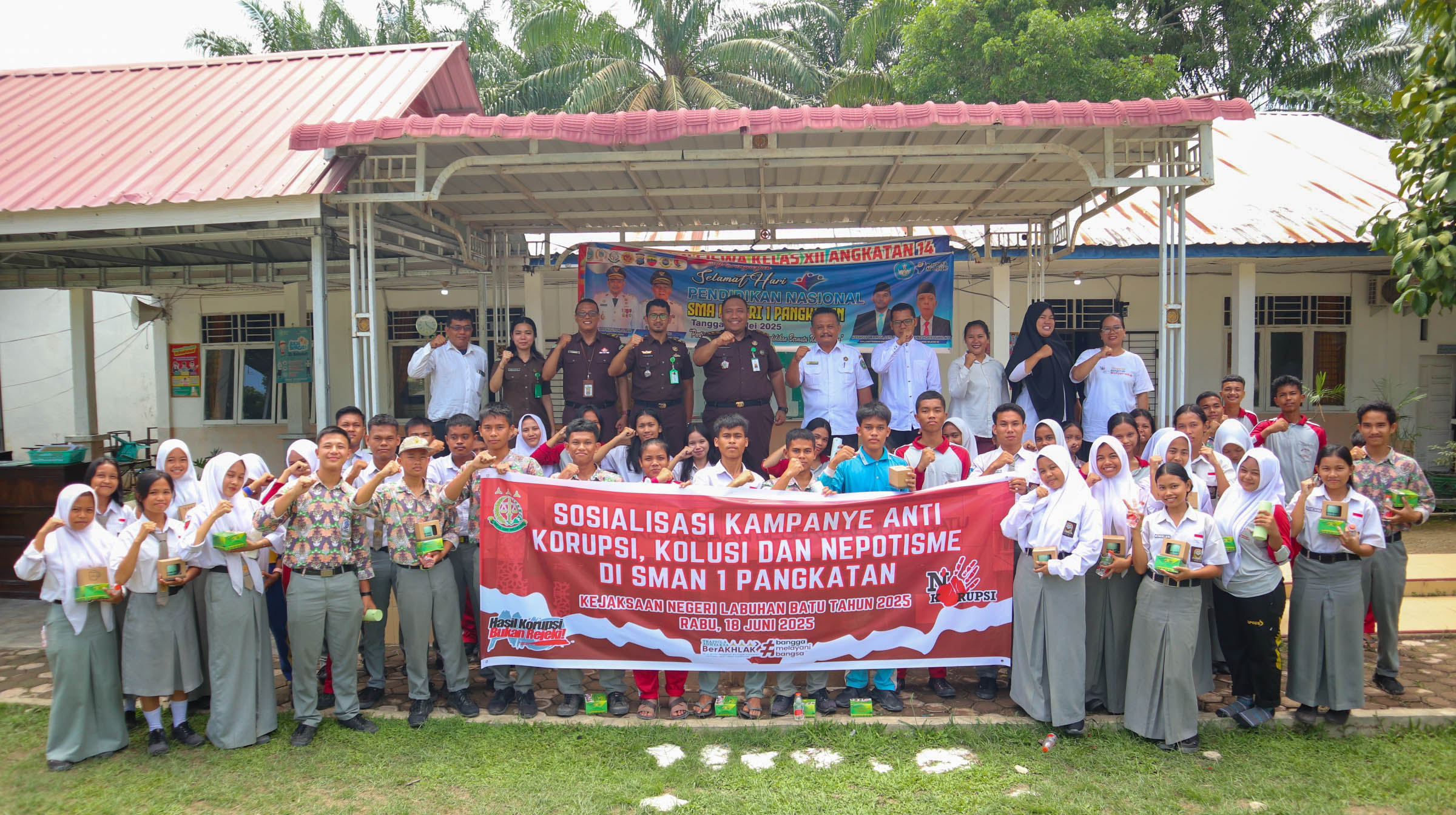 SOSIALISASI ANTI KORUPSI, KOLUSI DAN NEPOTISME DI SMAN 1 PANGKATAN