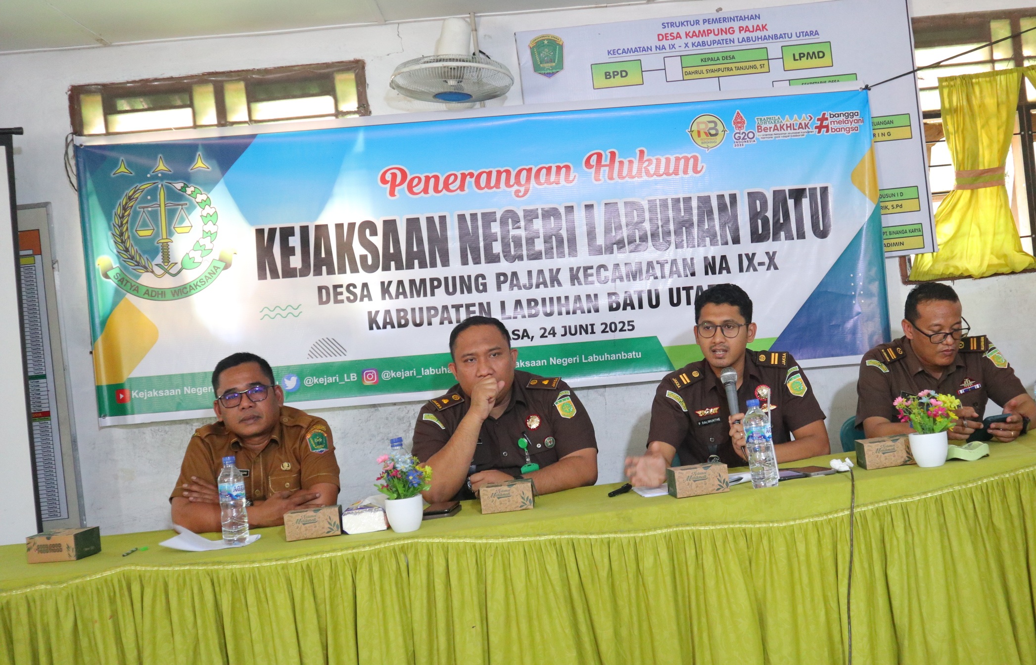 KEGIATAN PENERANGAN HUKUM KEPADA APARAT  DAN MASYARAKAT DESA KAMPUNG PAJAK KABUPATEN LABUHANBATU UTARA