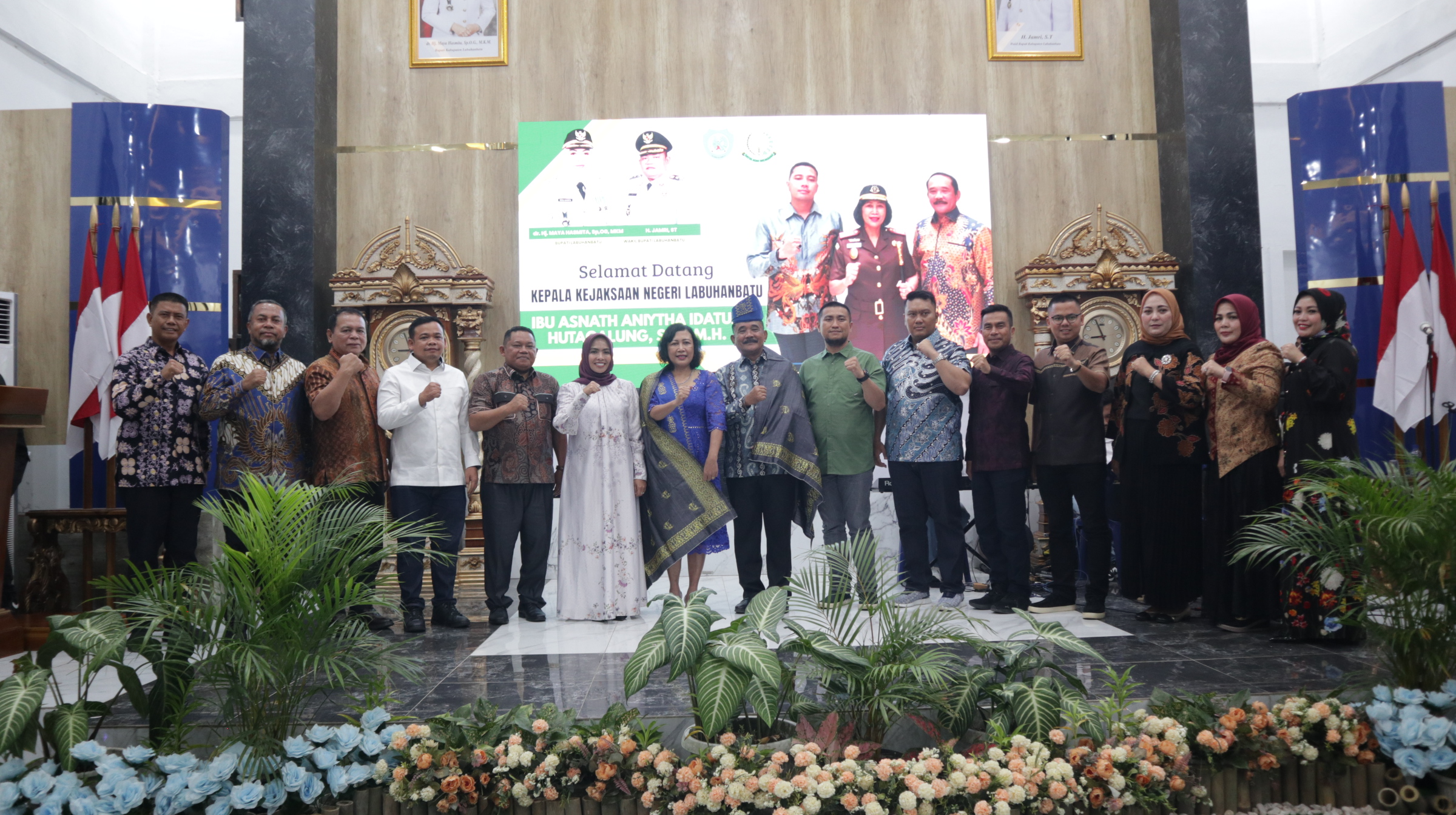 DALAM RANGKA RAMAH TAMAH, KAJARI LABUHAN BATU, IBU ASNATH ANYTHA IDATUA HUTAGALUNG DISAMBUT HANGAT OLEH UNSUR FORKOPIMDA