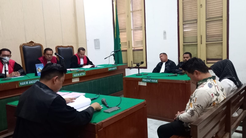 JAKSA PENUNTUT UMUM BACAKAN TUNTUTAN TERHADAP MANTAN KADES DAN  BENDAHARA BANDAR KUMBUL ATAS PERKARA DUGAAN TINDAK PIDANA KORUPSI  PENGELOLAAN DANA DESA PADA DESA BANDAR KUMBUL TA. 2018 S/D 2022