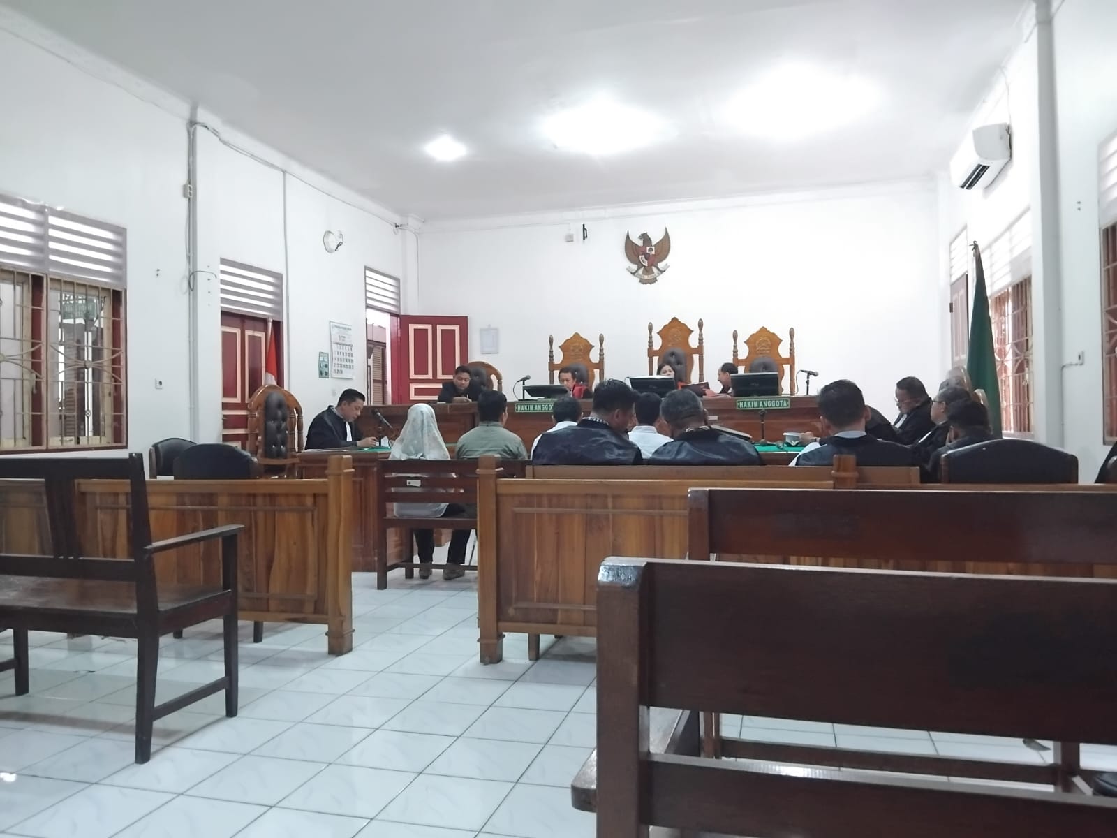 Tujuh terdakwa kasus korupsi renovasi tiga gedung Pusat Kesehatan Masyarakat (Puskesmas) di Kabupaten Labuhan Batu Tahun 2023